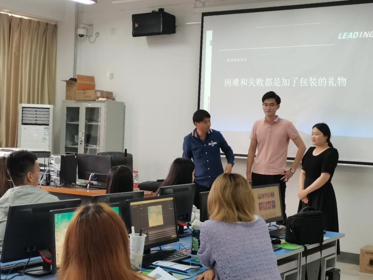 杨帆4.jpg 杨帆4.jpg