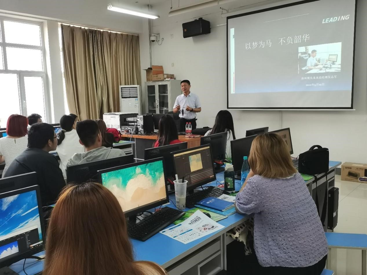 杨帆3.jpg 杨帆3.jpg